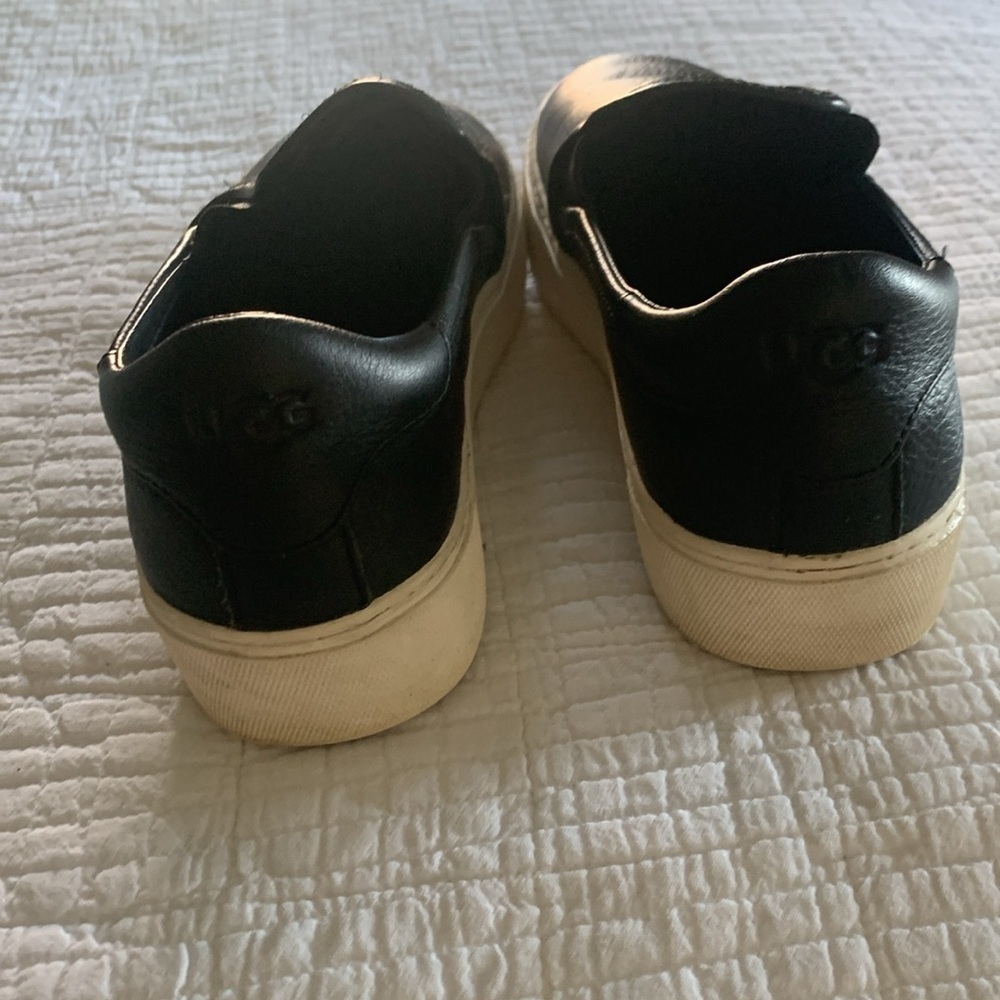 Ugg - Picture 2 of 5